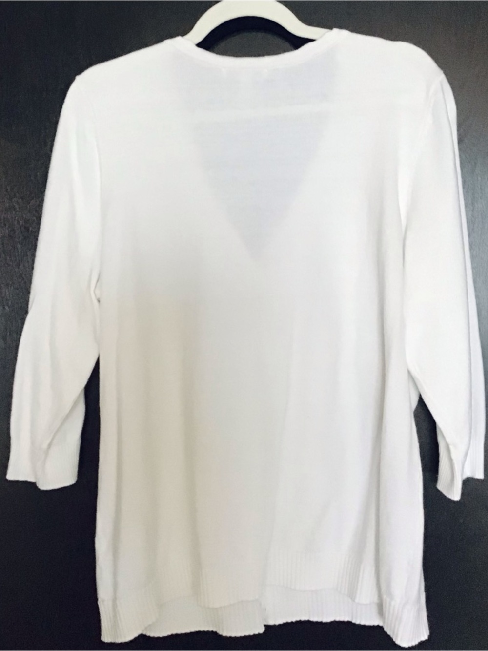 Isaac Mizrahi White V‑Neck Button Down 3/4 Sleeve Cardigan - Picture 5 of 5